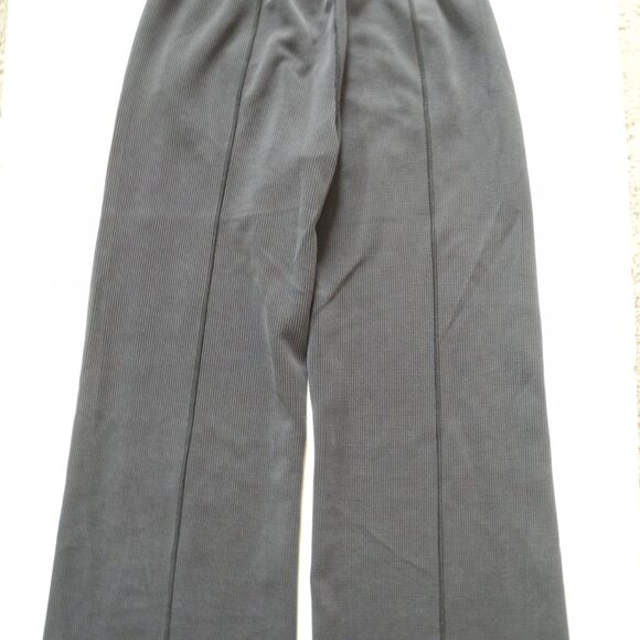 Lululemon Ribbed Softstreme Mid-Rise Wide-Leg Cropped Pant 25" size 4 - Picture 4 of 5
